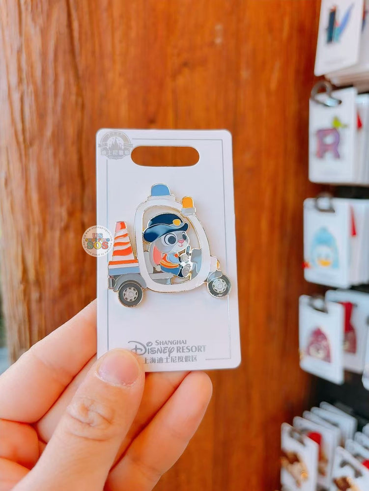 SHDL - Zootopia ‘Driving’ a Car x Judy Hopps Pin Badge