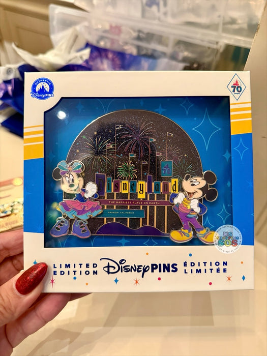 DLR - 70th Anniversary Finale - Mickey and Minnie Jumbo Limited Edition Pin