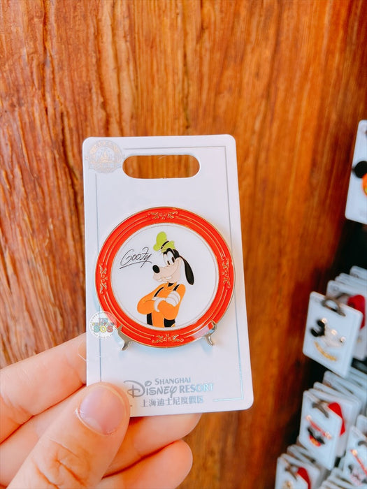 SHDL - Mickey & Friends Signature Platter Shaped Pin x Goofy