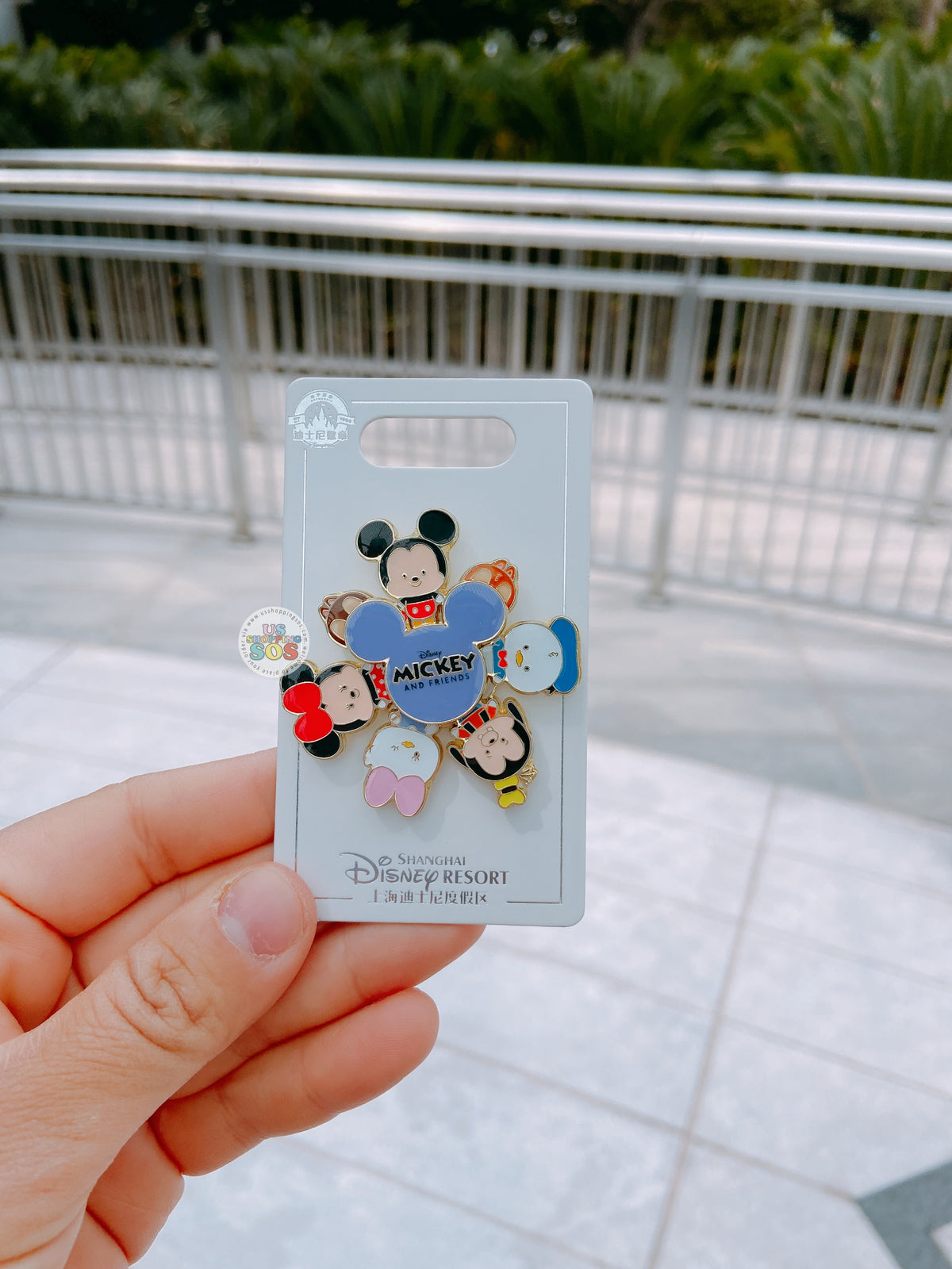 SHDL - Mickey Mouse & Friends Spinning Pin — USShoppingSOS