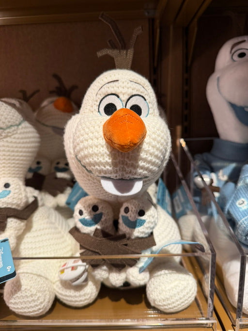 DLP - 2026 World of Frozen x Olaf Holding Snowgies Plush Toy