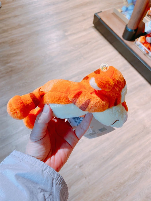SHDL - Laying Tigger Shoulder Plush Toy (with Magnets on Hands)