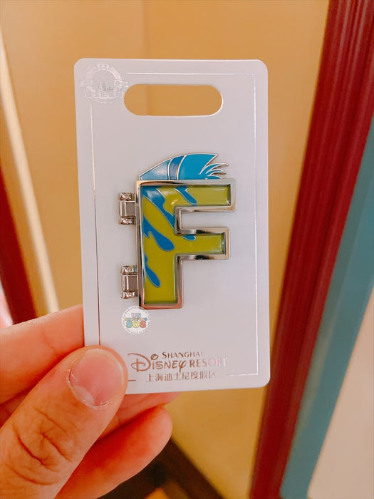 SHDL - Disney Character English Alphabet ‘F’ Flounder Pin