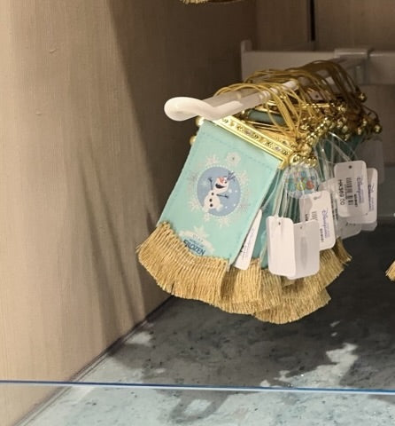 HKDL - World of Frozen 1st Anniversary x Olaf Pennant & Magnet