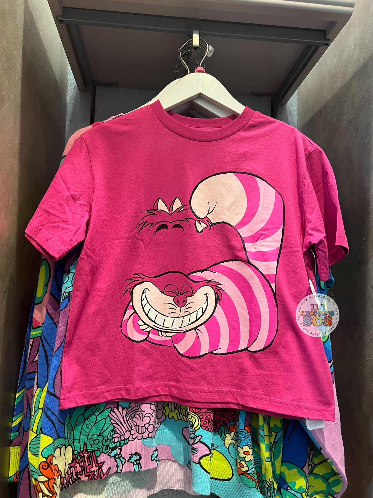 DLR/WDW - Alice in Wonderland Cheshire Cat Cropped Fuchsia T-shirt