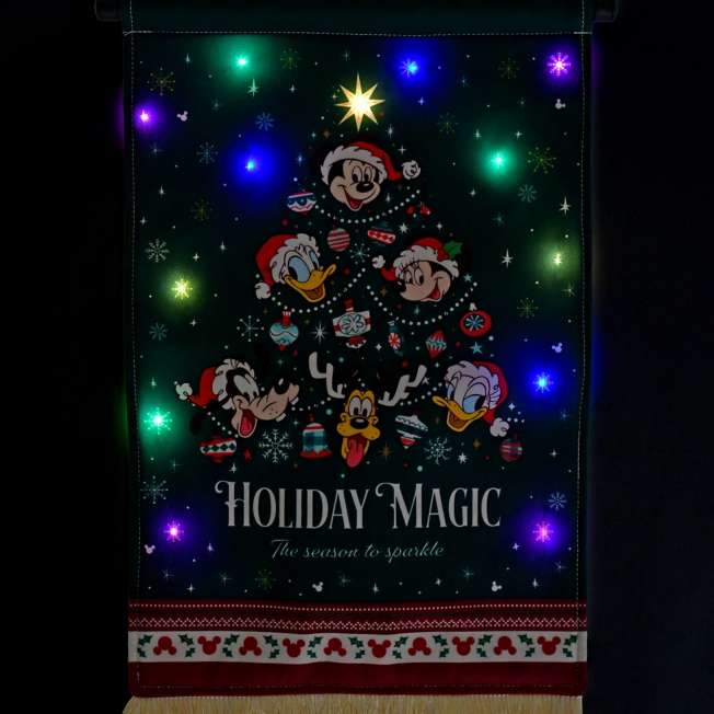 JDS -  2025 Disney Christmas Mickey & Friends x Mickey & Friends Light Up Tapestry (Release Date: Nov 4, 2025)