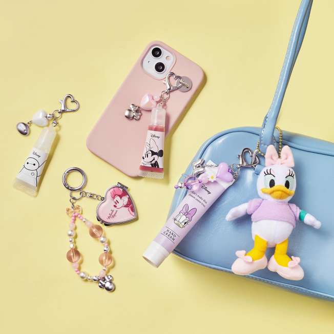 JDS - Cosme Keychain x Daisy Duck Moisture Lip Pink with Keychain  (Release Date: Feb 3, 2026)