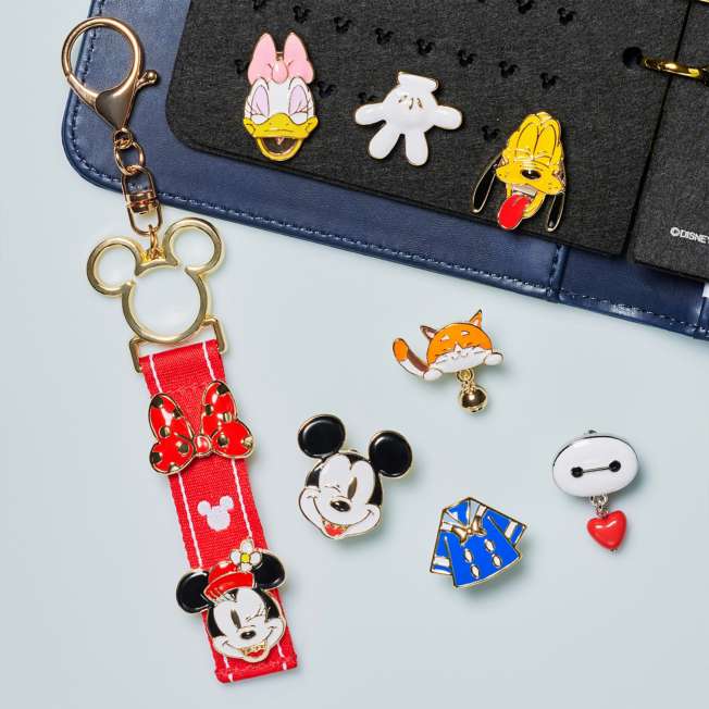 JDS - 2026 Pins Collection x Donald Duck Sailor Suit Pin Badge Charm (Release Date: Oct 6, 2026)