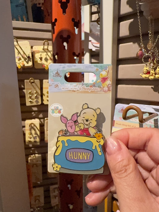 HKDL - 2026 Winnie the Pooh and Family Honey-Filled Adventure Collection x Winnie the Pooh & Piglet Pin Badge