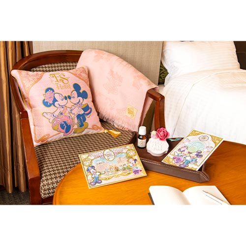 TDR - Fantasy Springs “Tokyo DisneySea Fantasy Springs Hotel” Collection x Mickey & Minnie Mouse Cushion (Release Date: May 28)