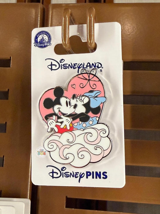 DLP - 2026 Love Mickey & Minnie Mouse Pin Badge