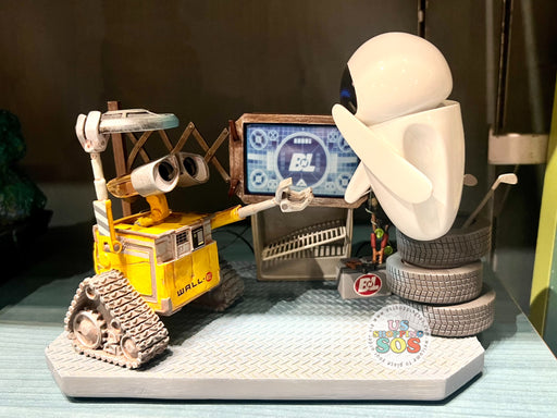DLR - Disney Pixar Wall-E Meets Eve Figurine