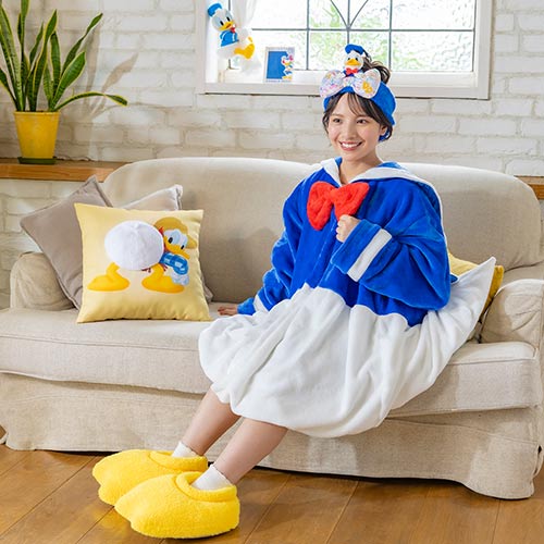 TDR - 2026 Cheerful Donald Duck Enjoying the Park Collection x Wearable Blanket for Adults (Release Date: Oct 15, 2026)