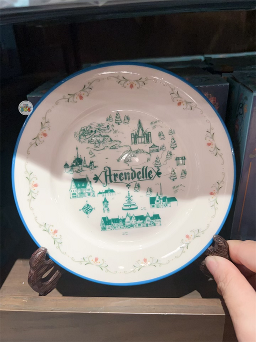HKDL - World of Frozen "Arendelle" 15cm Plate with Wooden Stand Set