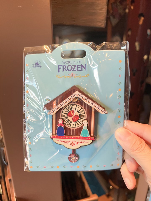 HKDL - World of Frozen Anna & Elsa Wall Clock Shaped Wooden Pin