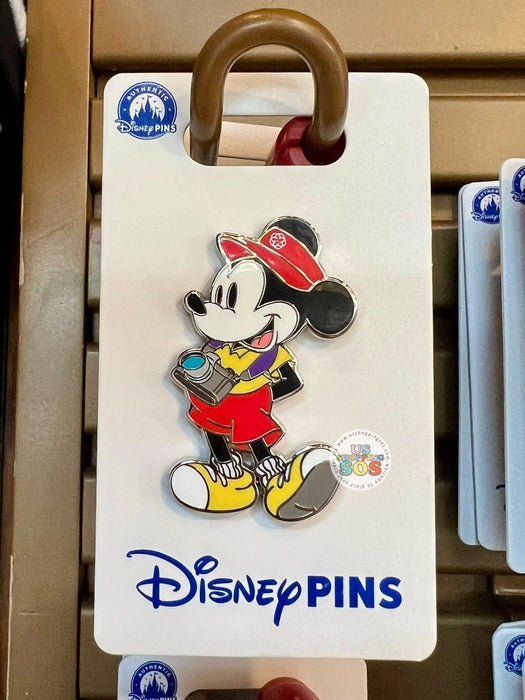 WDW - Epcot World Showcase - Mickey Traveler Pin