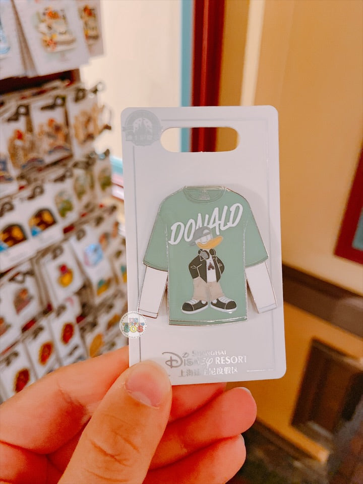 SHDL - Donald Duck "Sweatershirt" Shaped Pin