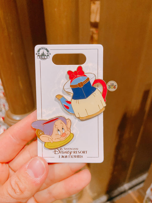 SHDL - Teapot and Saucer Shaped Pin Badge Set x Snow White & Dopey