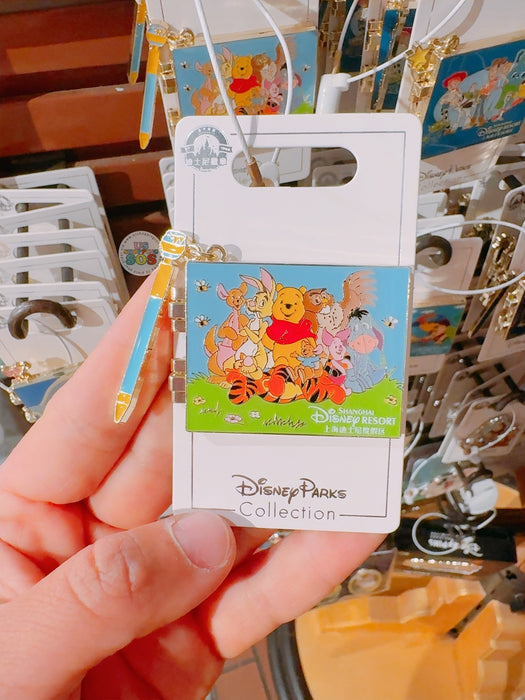 SHDL - Winnie the Pooh & Friends Signatures ‘Flip Open’ Pin Badge