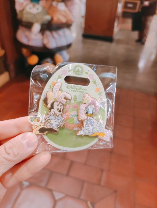 SHDL - Mickey & Friends Springtime 2025 Collection x Minnie Mouse & Daisy Duck Pin Badge