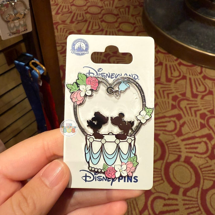 DLP - Mickey & Minnie Mouse ‘Wedding Cake’ Shaped Pin Badge