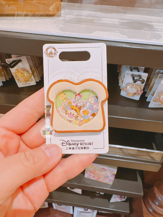 SHDL - 2026 Winnie the Pooh & Friends Spring Picnic Collection x Winnie the Pooh & Friends ‘Open & Close’ Pin Badge