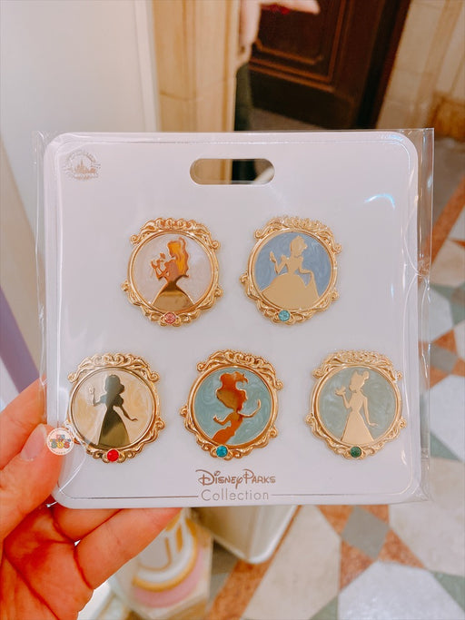 SHDL - Disney Winter Magic Cavalcade Princess Collection x Pins Set