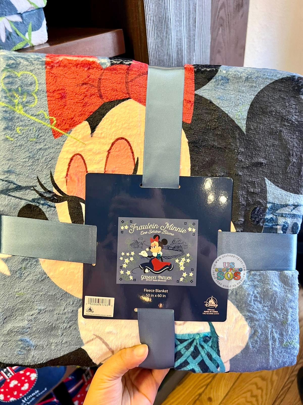 WDW Epcot World Showcase Germany Minnie Edelweiss Blanket