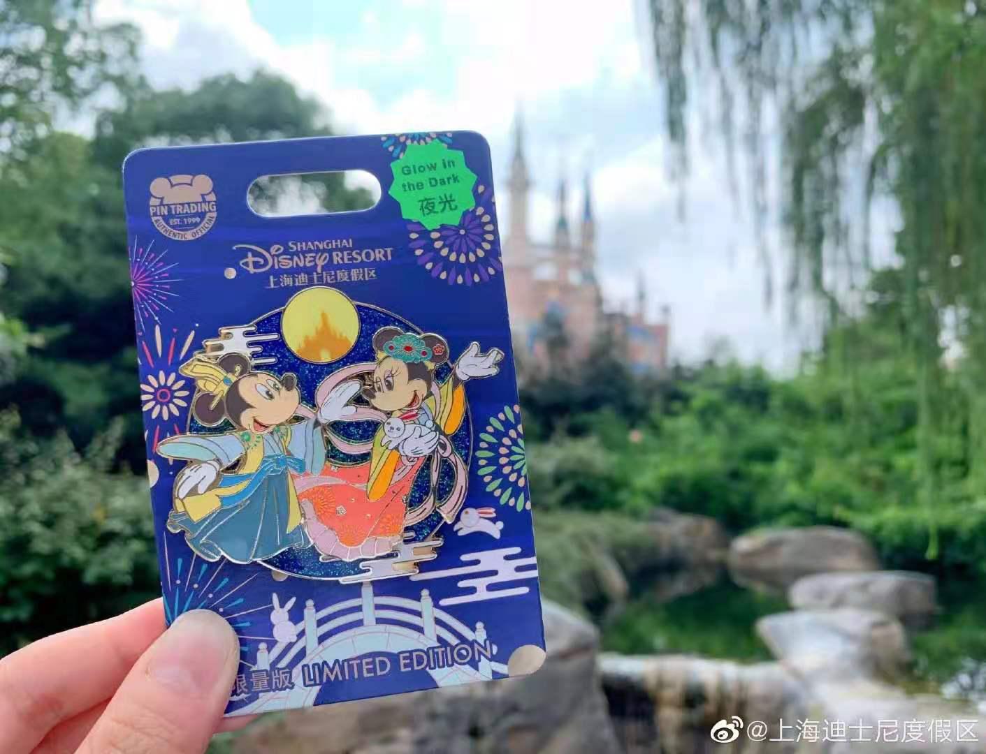 PHOTOS: Limited Edition Mickey and Minnie Fall 2021 Pin Arrives at