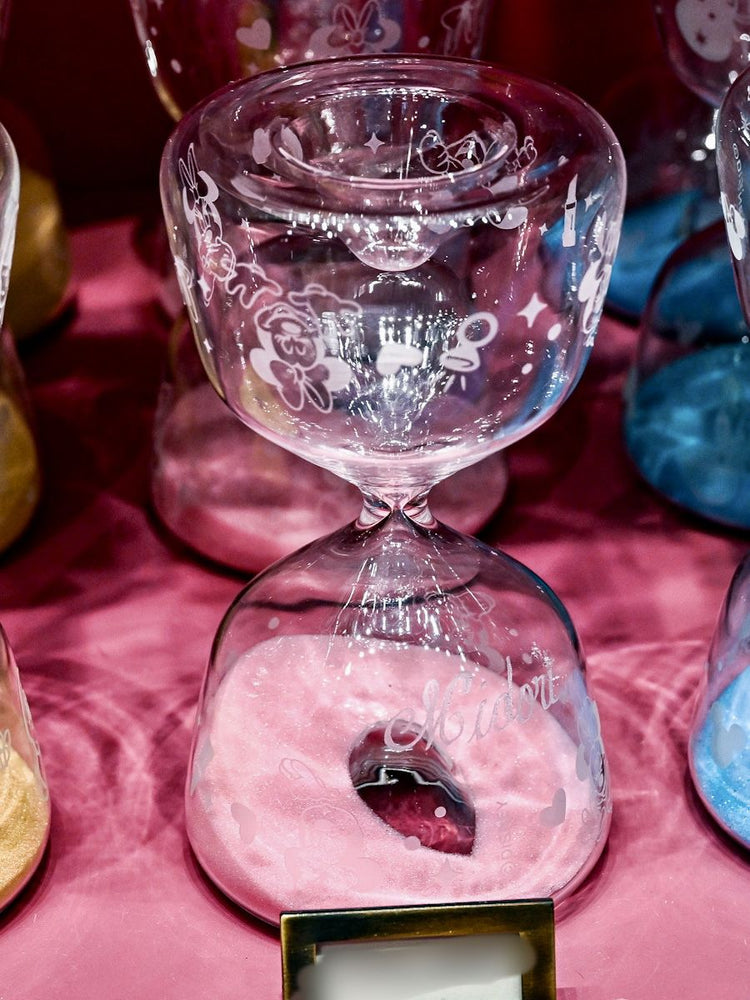 TDR - Minnie Mouse Hourglass