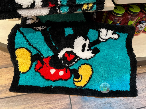 DLR - Mickey & Co. - Screaming Mickey Room Mat (18” x 30”)
