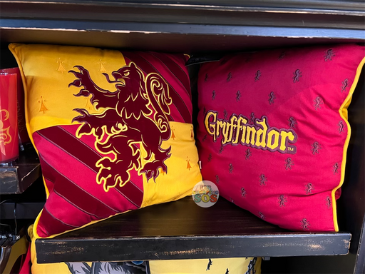 Universal Studios - The Wizarding World of Harry Potter - Gryffindor Cushion Pillow