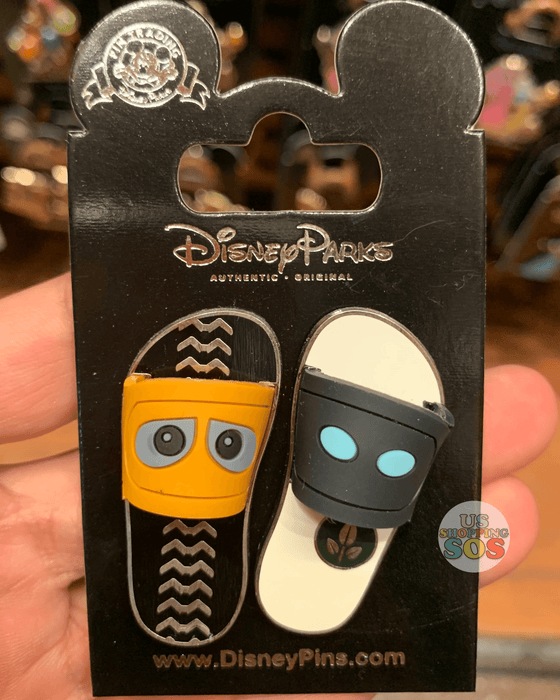 DLR - Wall-E Pin - Slippers Set