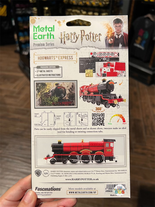 Universal Studios - The Wizarding World of Harry Potter - Metal Earth Premium Series Hogwarts Express 3D Metal Model Kit