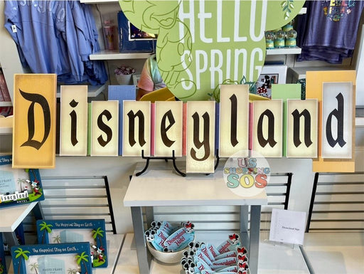 DLR - Disneyland Sign Decor