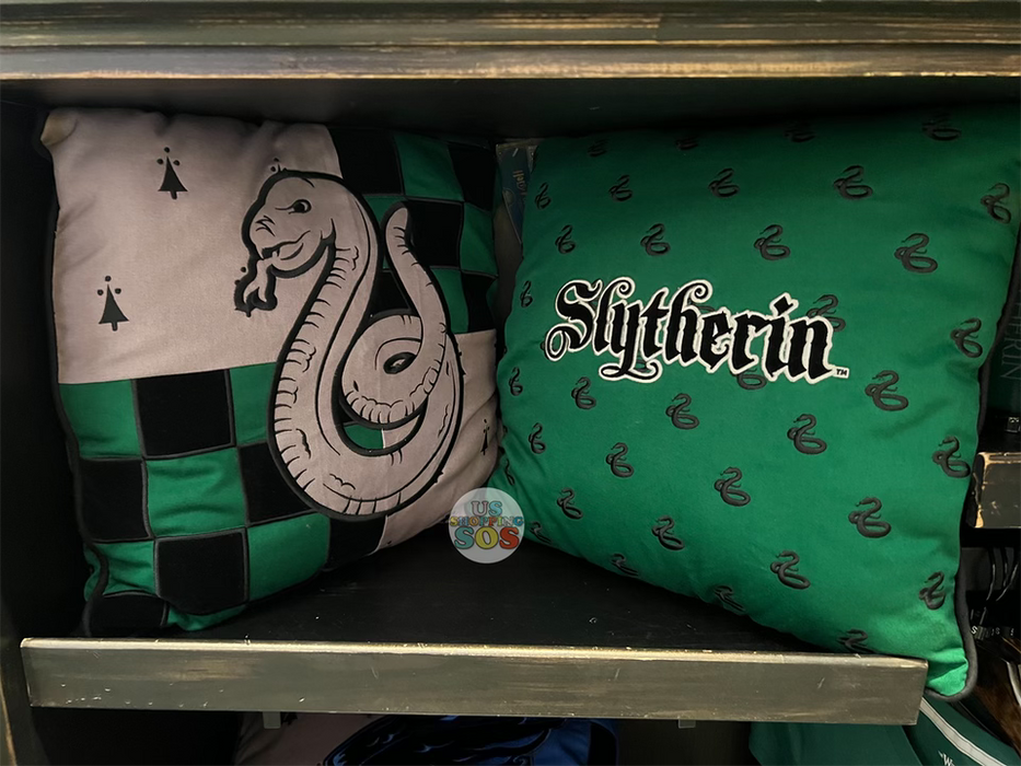 Universal Studios - The Wizarding World of Harry Potter - Slytherin Cushion Pillow